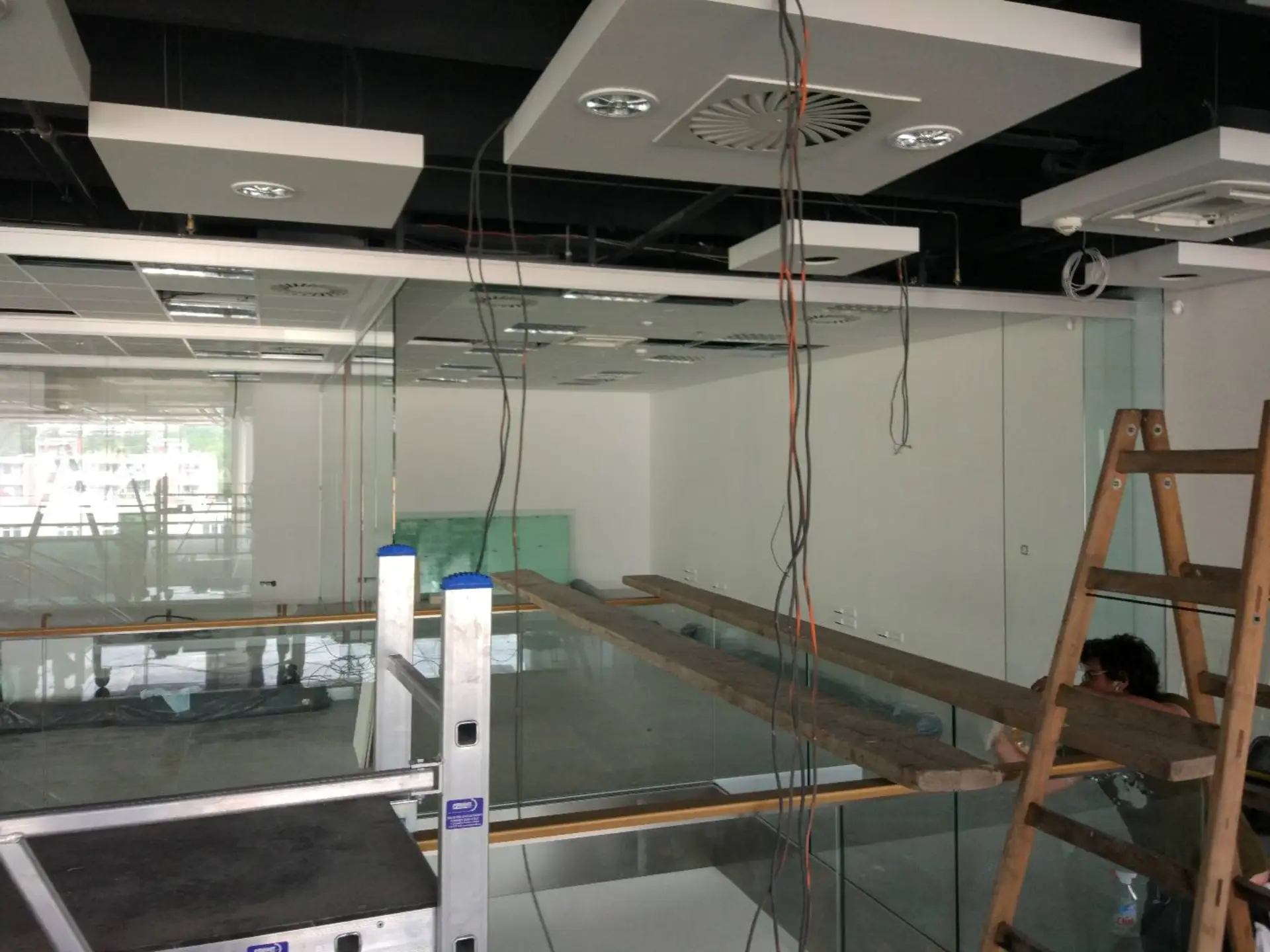 Elektromontážní práce v kancelářích a klimatizace