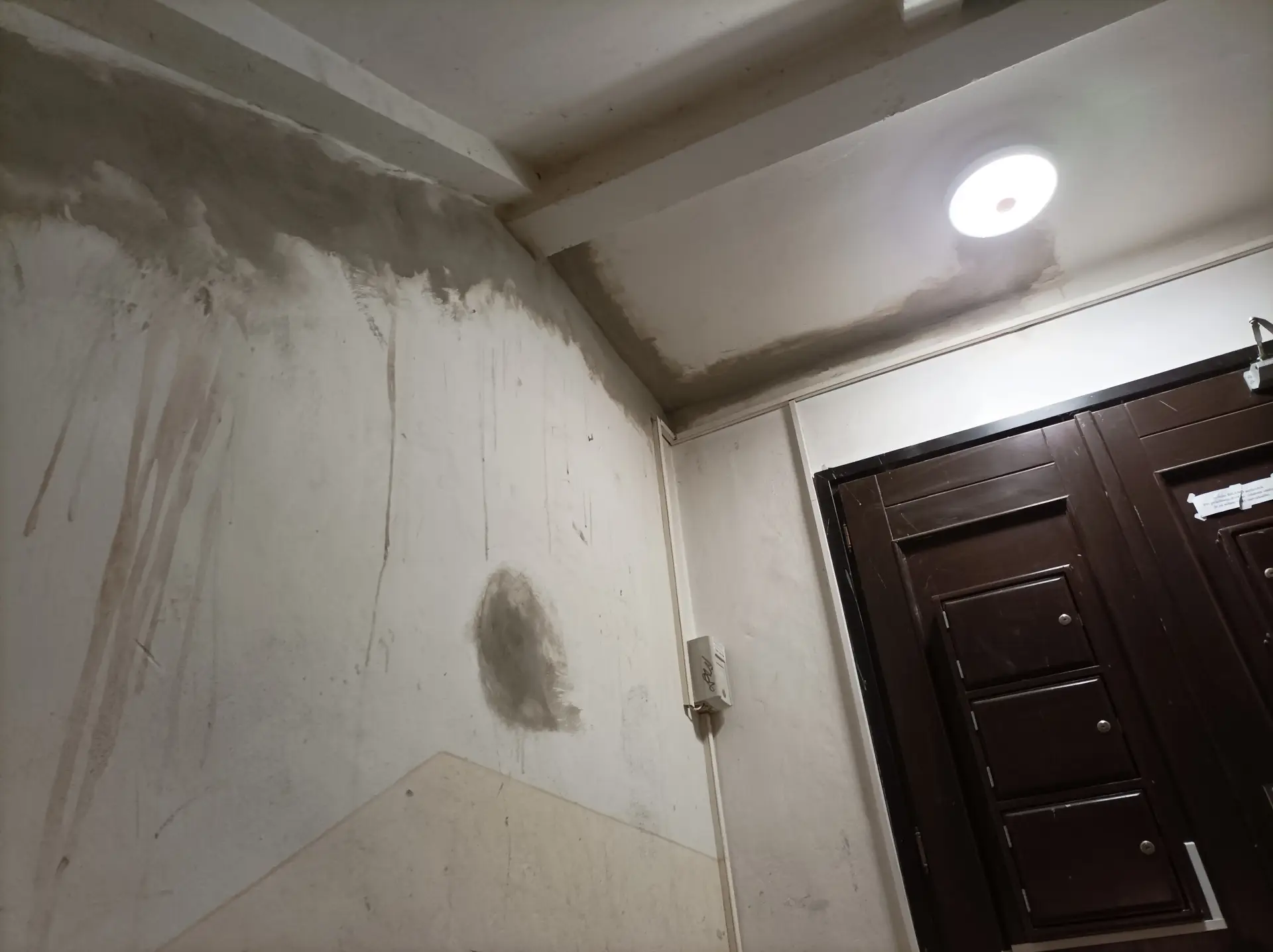 Instalace rozvodů v kuchyni a vrtání drážek