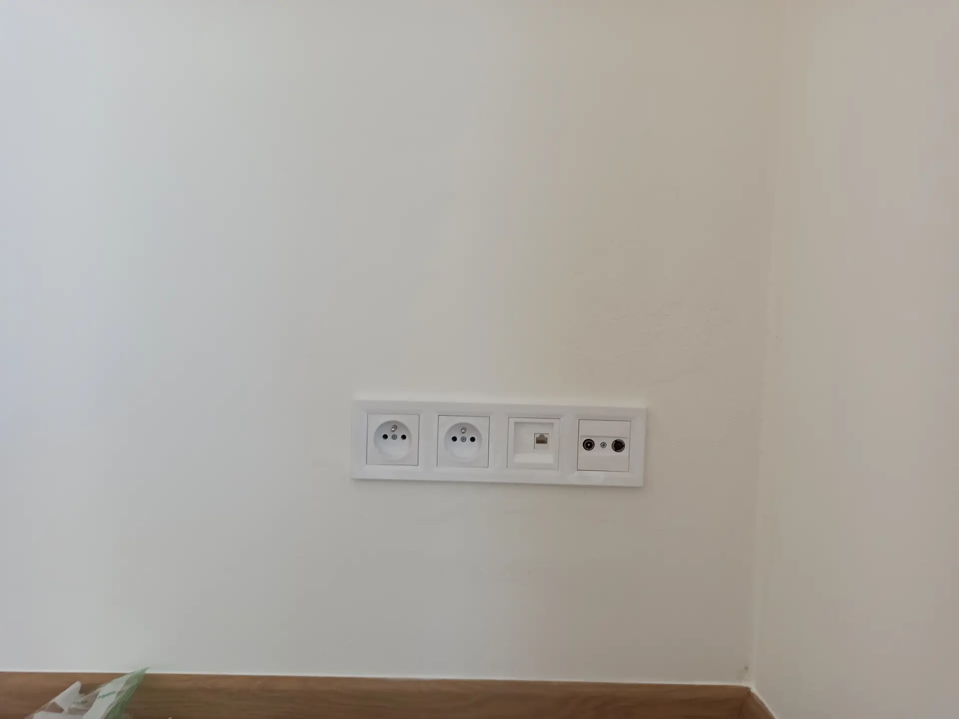 Kompletace zásuvek, datové a TV přípojky