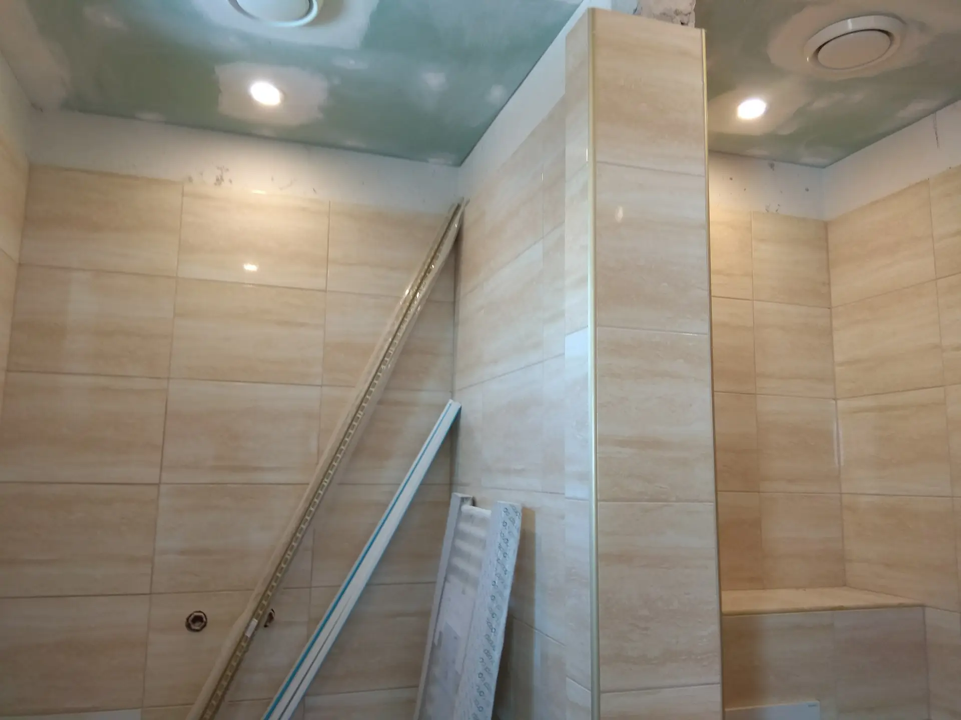 Osvětlení koupelny, bodovky a vzduchotechnika