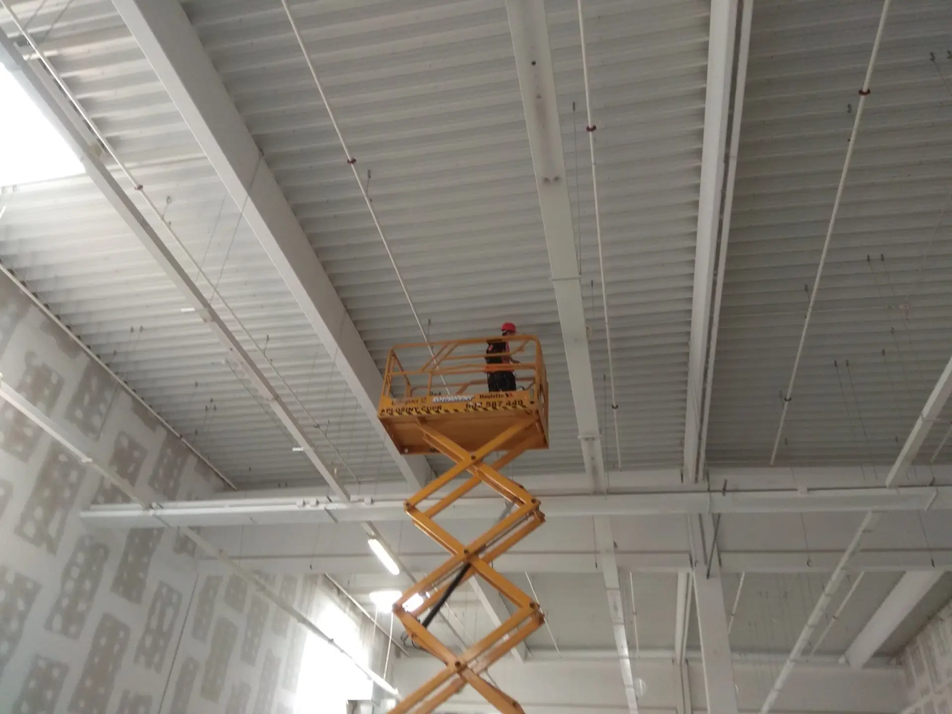 Elektromontážní práce ve výškách