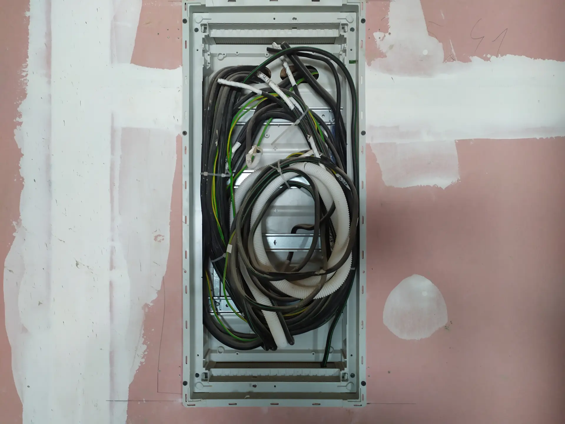 Příprava domovního rozvaděče a kabeláže