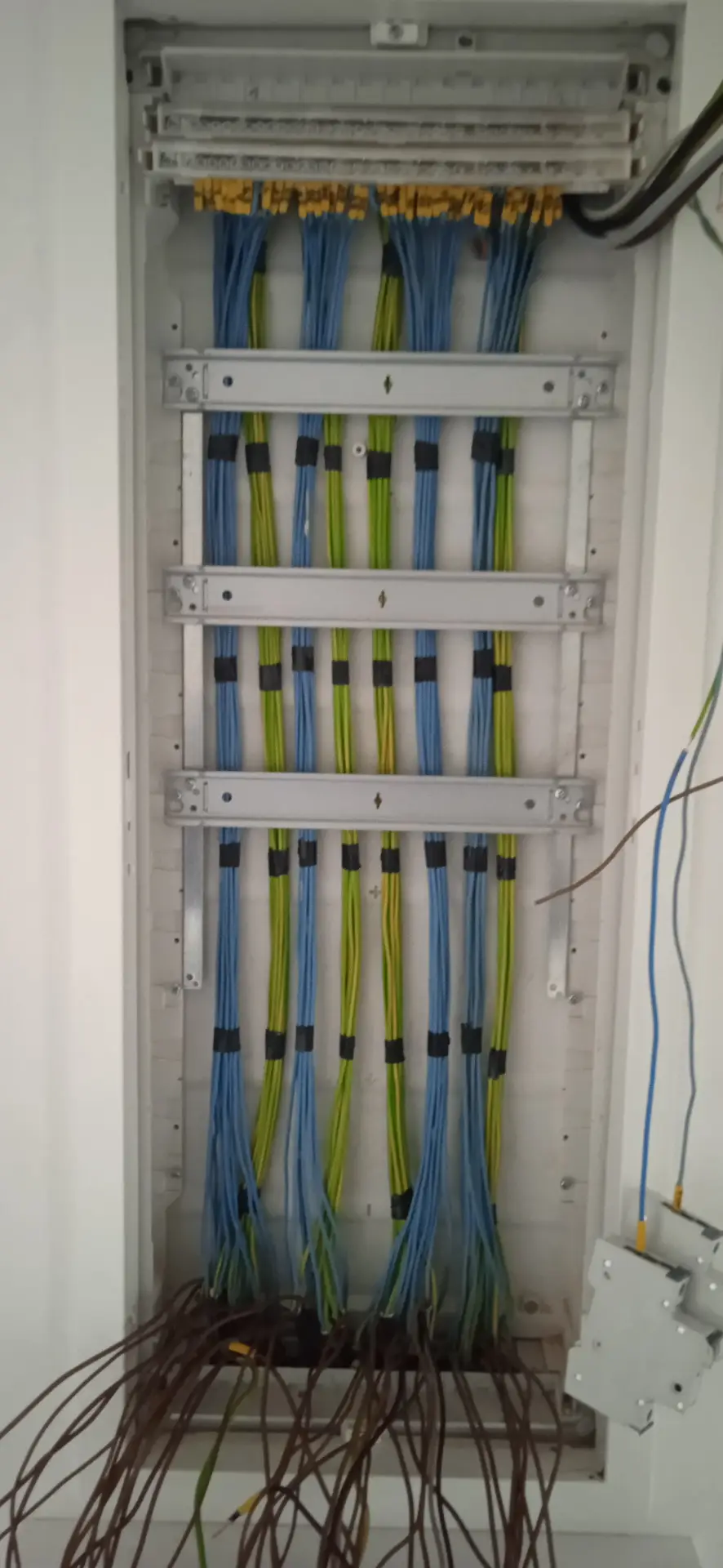 Profesionální zapojení kabeláže v rozvaděči