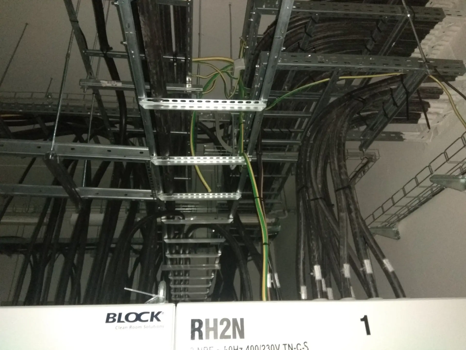 Průmyslové kabelové rozvody a hlavní rozvaděč