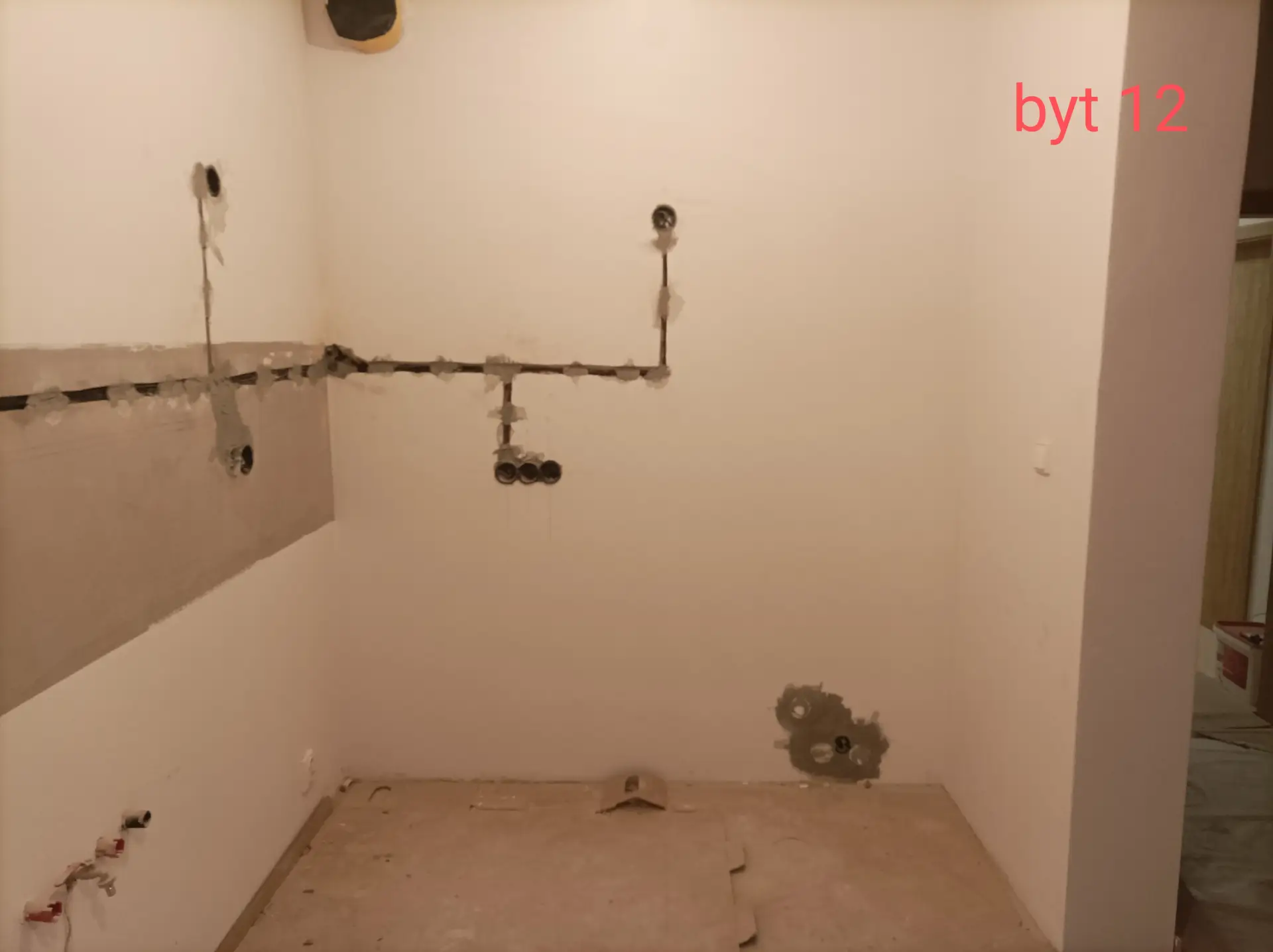 Elektro rozvody v kuchyni během rekonstrukce bytu