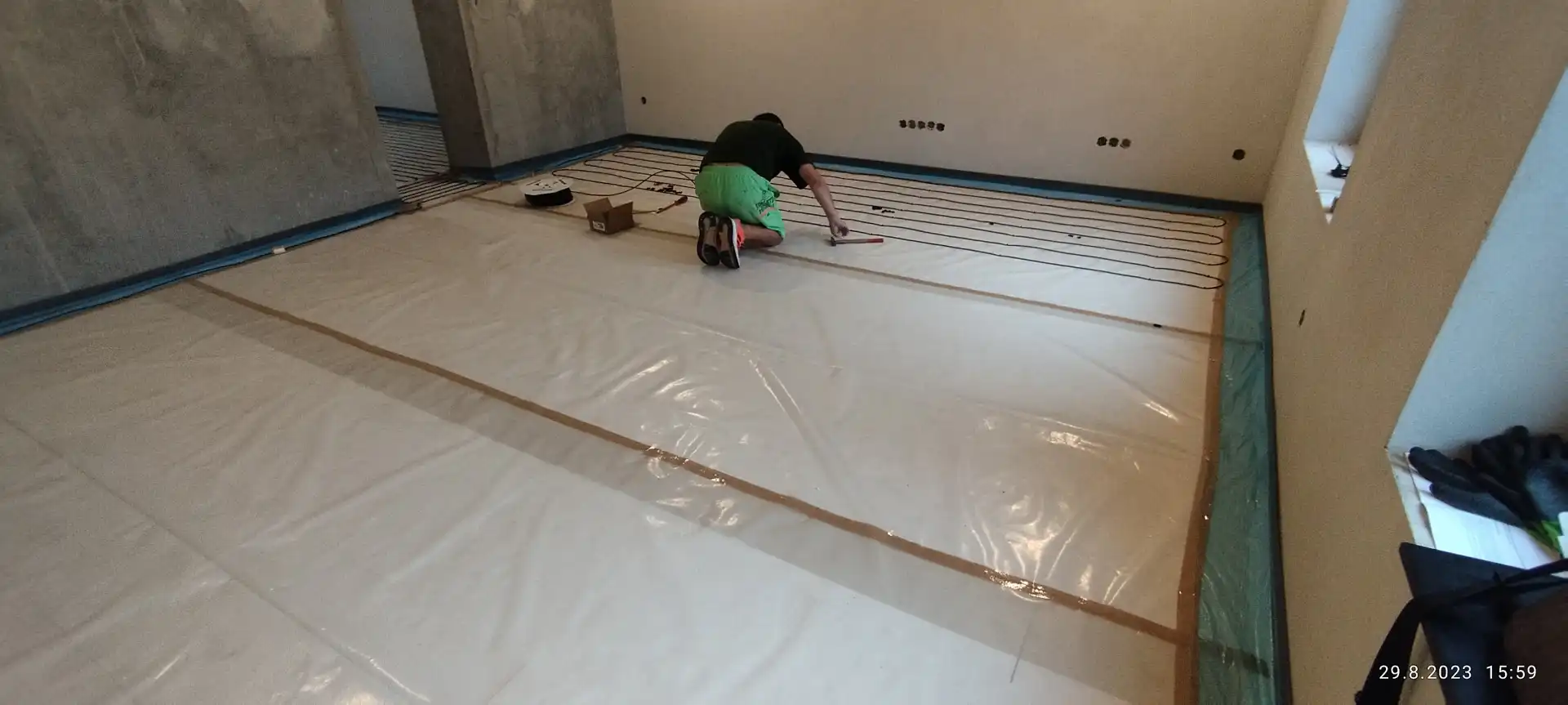 Přesná regulace teploty - detail digitálního termostatu pro podlahové topení