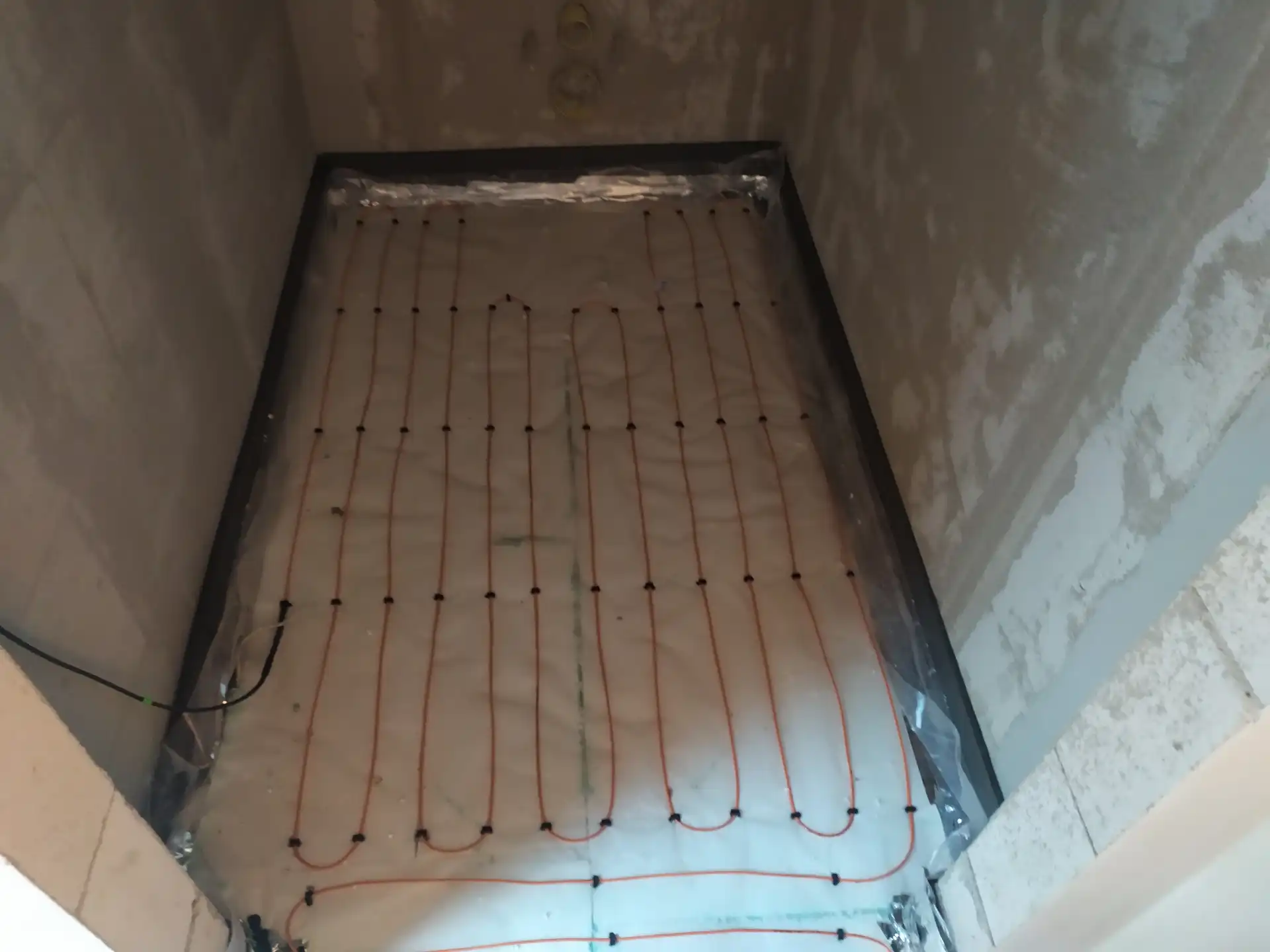 Detail uložení topného kabelu na tepelnou izolaci