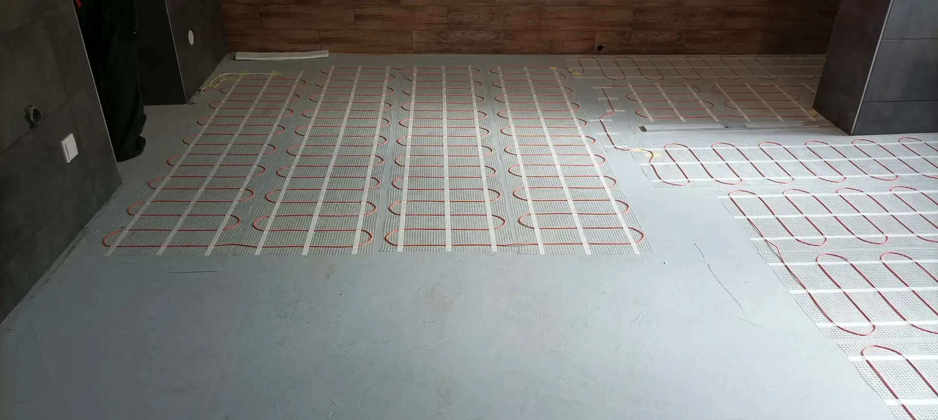 Montáž elektrického přímotopu pod okno