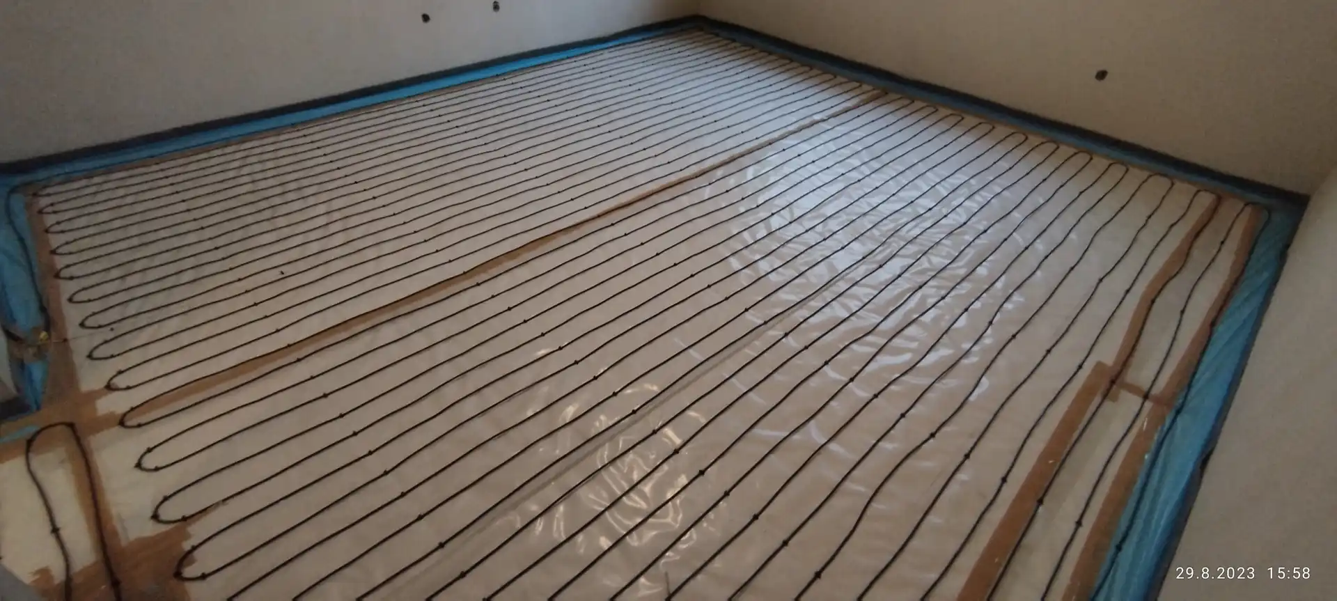 Detail přípravy podlahy před pokládkou elektrického vytápění