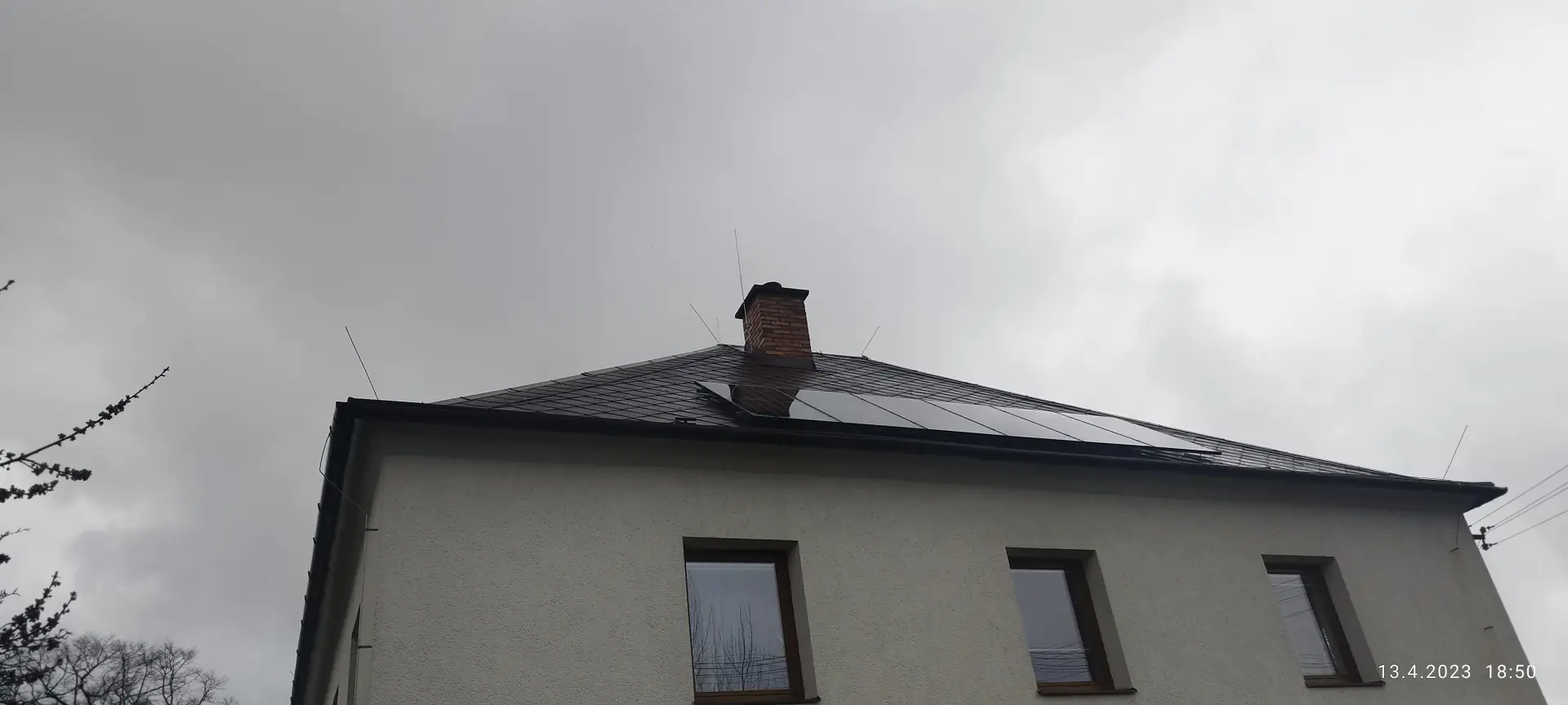 Ochrana fotovoltaických panelů před bleskem pomocí jímací soustavy