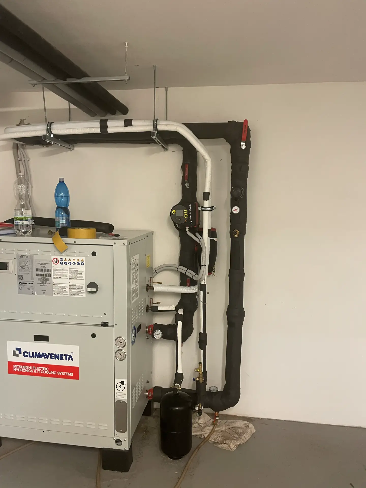 Kvalitní izolace potrubí chladicího systému ve strojovně