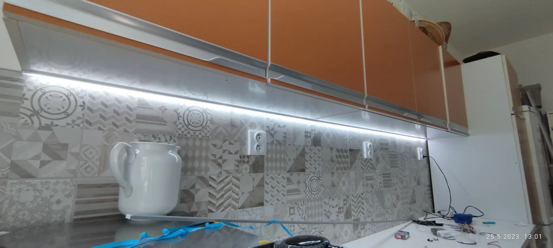 Podsvícení kuchyňské linky LED páskem