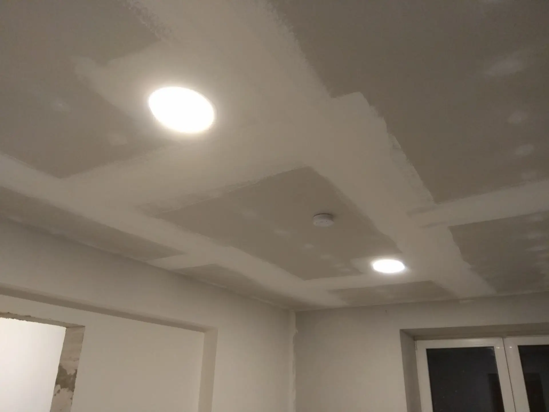 Příprava sádrokartonového stropu pro zápustné panely