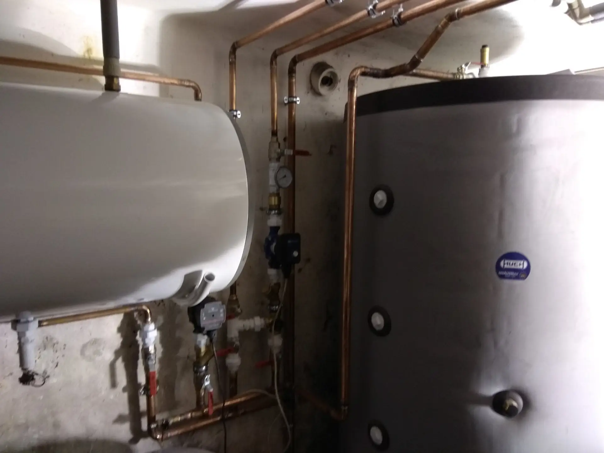 Komplexní rozvody v kotelne napojené na akumulační nádrže