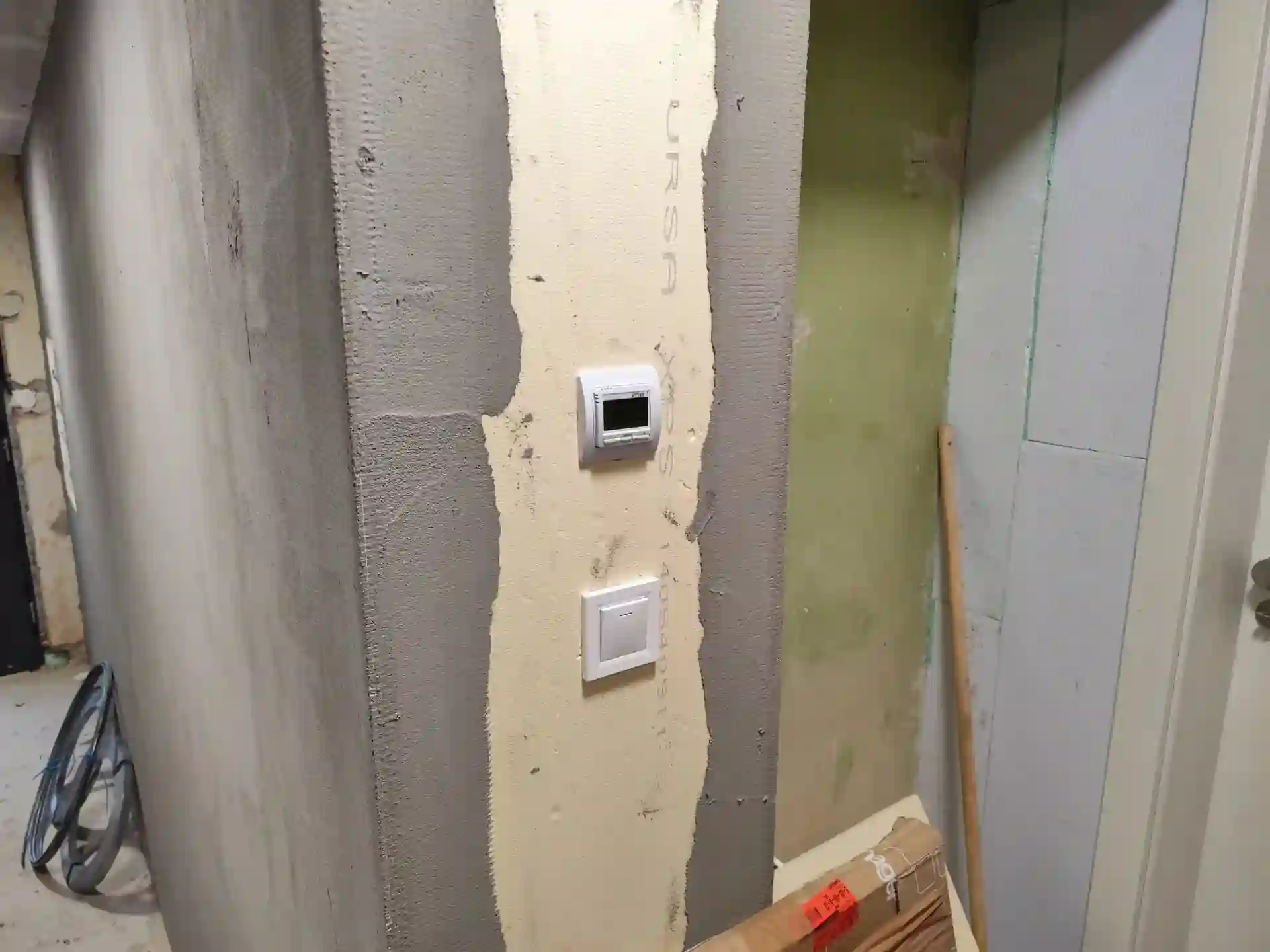 Příprava a montáž termostatu v rozestavěném interiéru