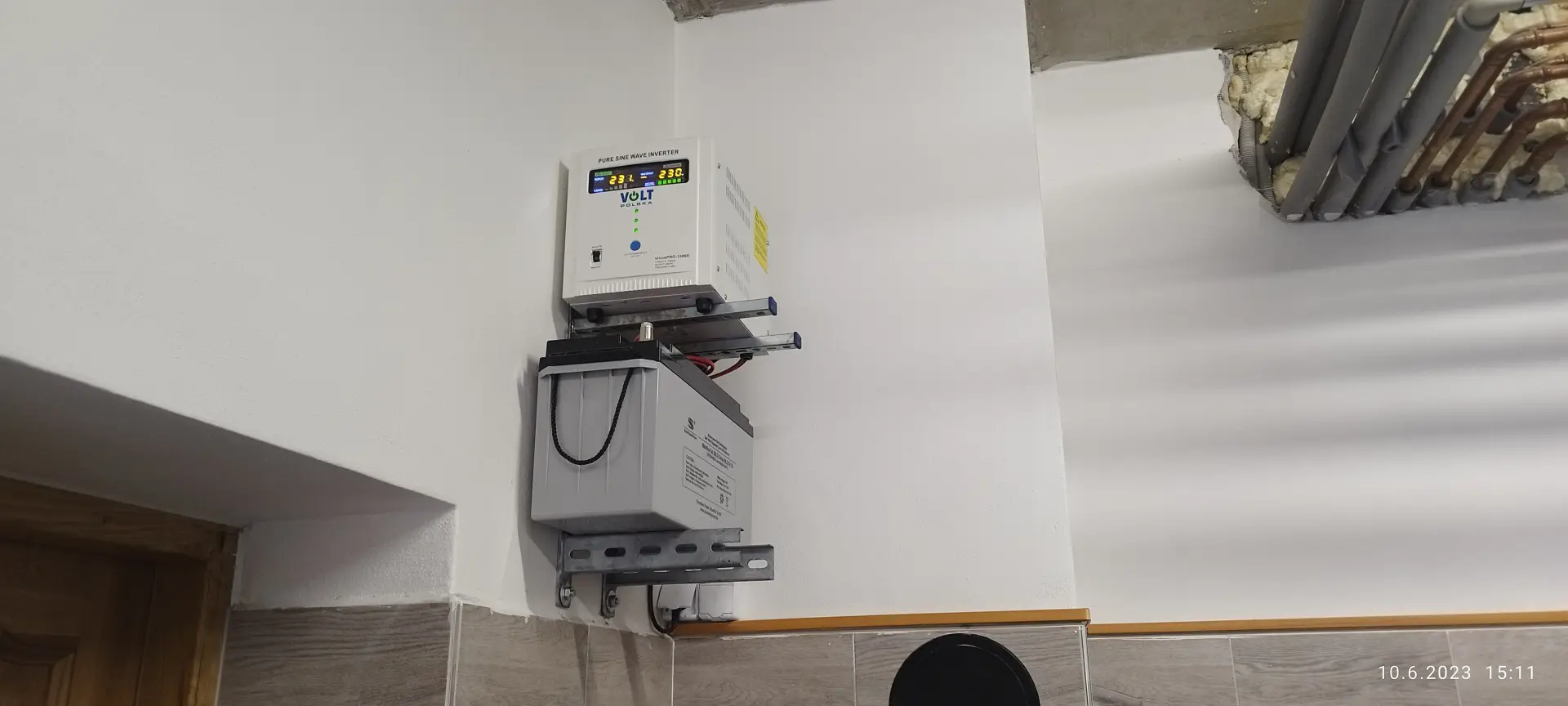 Záložní zdroj UPS a baterie pro ochranu kotle při výpadku proudu