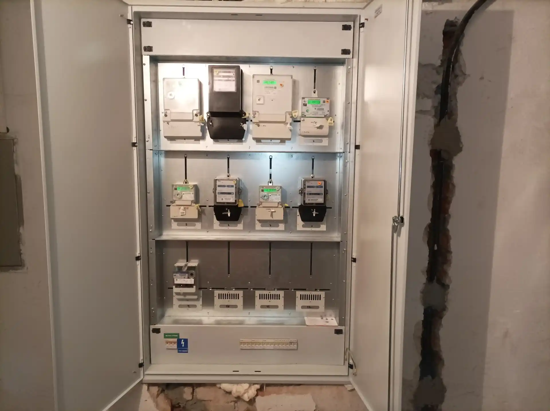 Instalace moderních jističů a přepěťových ochranných prvků