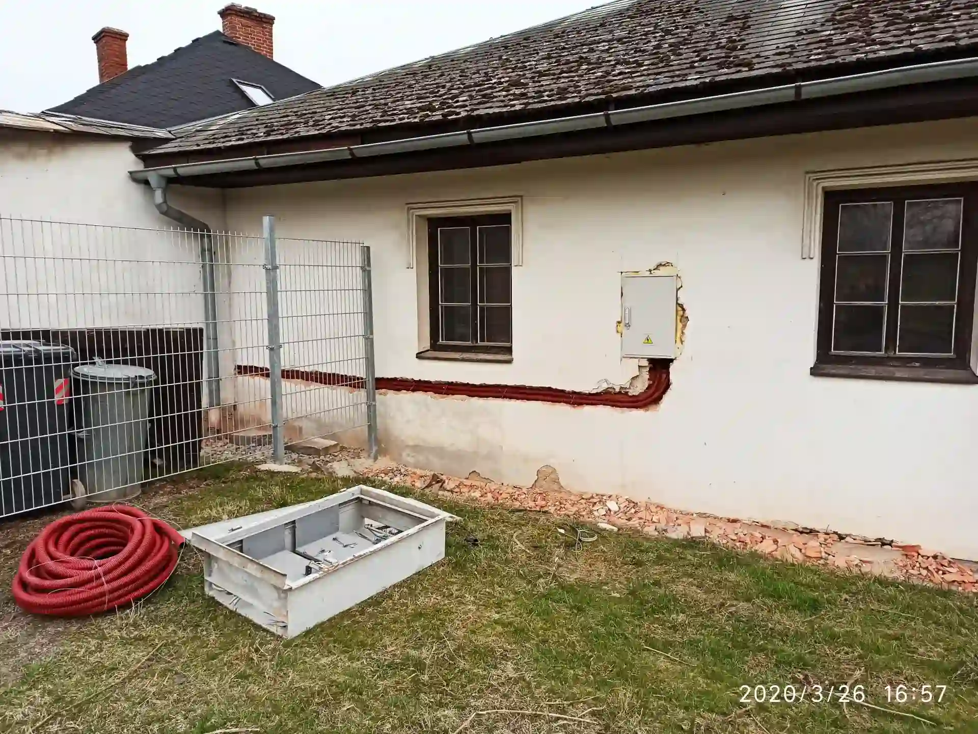 Montáž zápustné domovní rozvodnice do zdiva