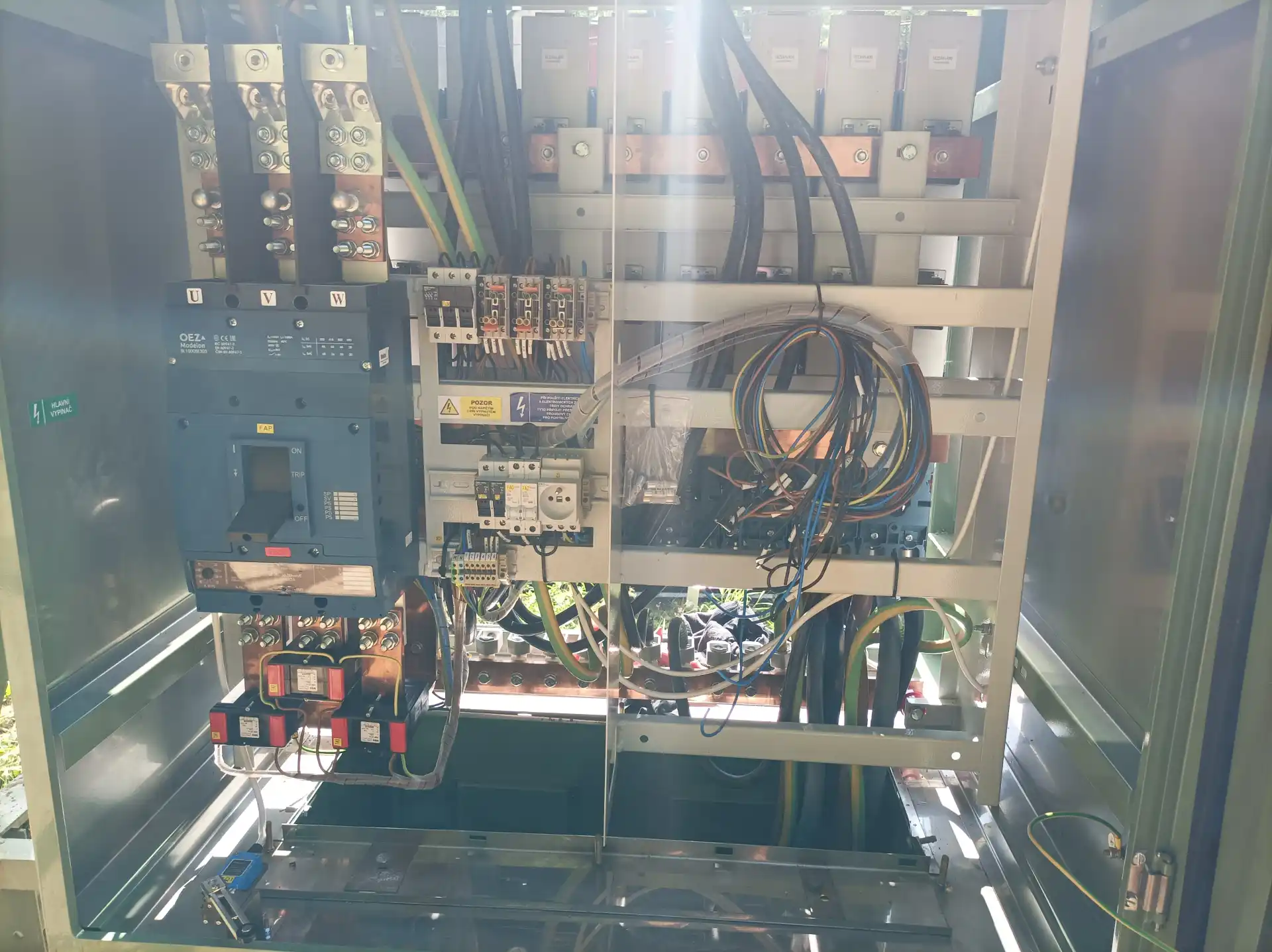 Osazení elektro skříně jističi a moderními proudovými chrániči Eaton