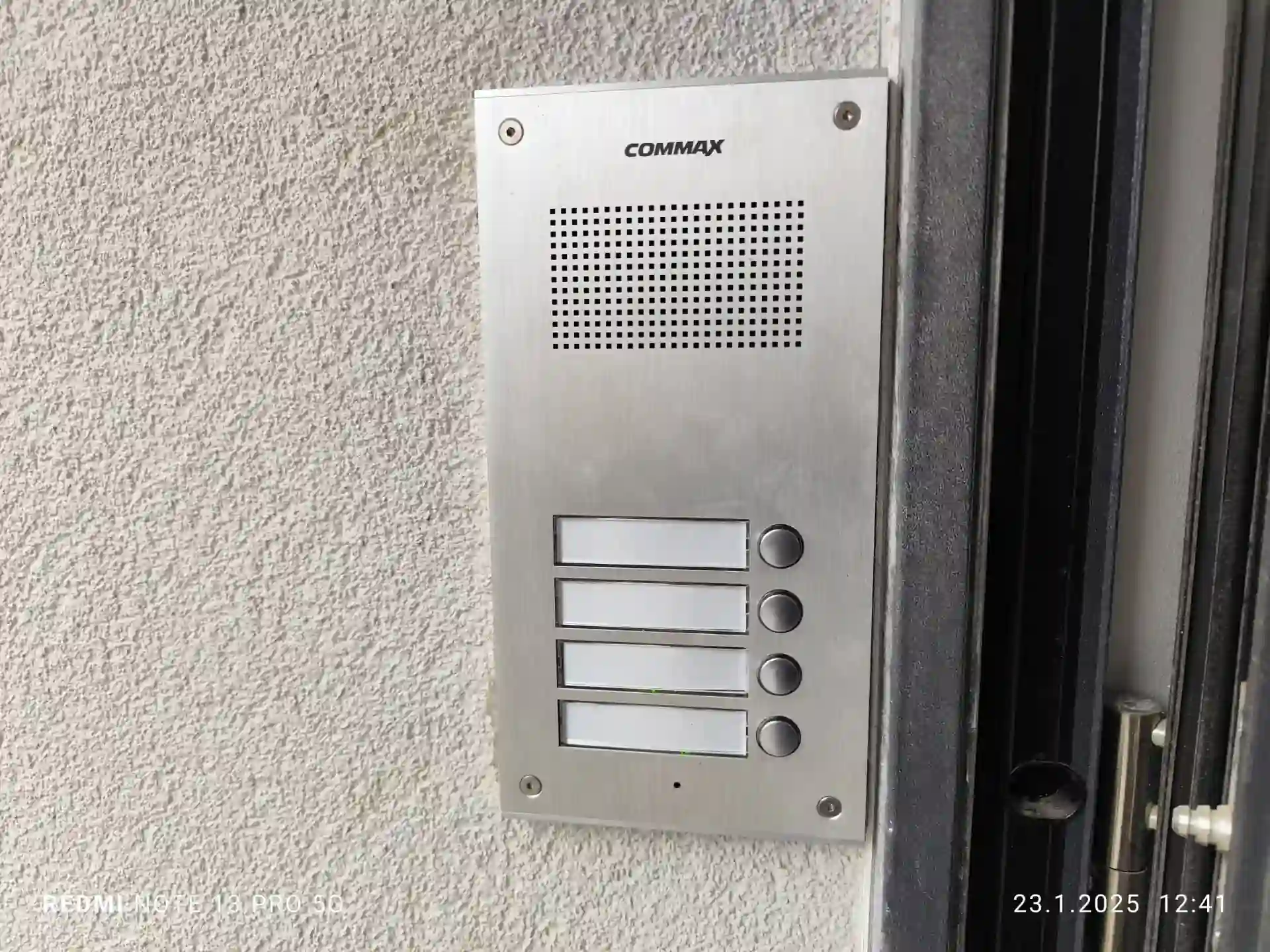 Venkovní nerezové zvonkové tablo Commax pro 4 bytové jednotky