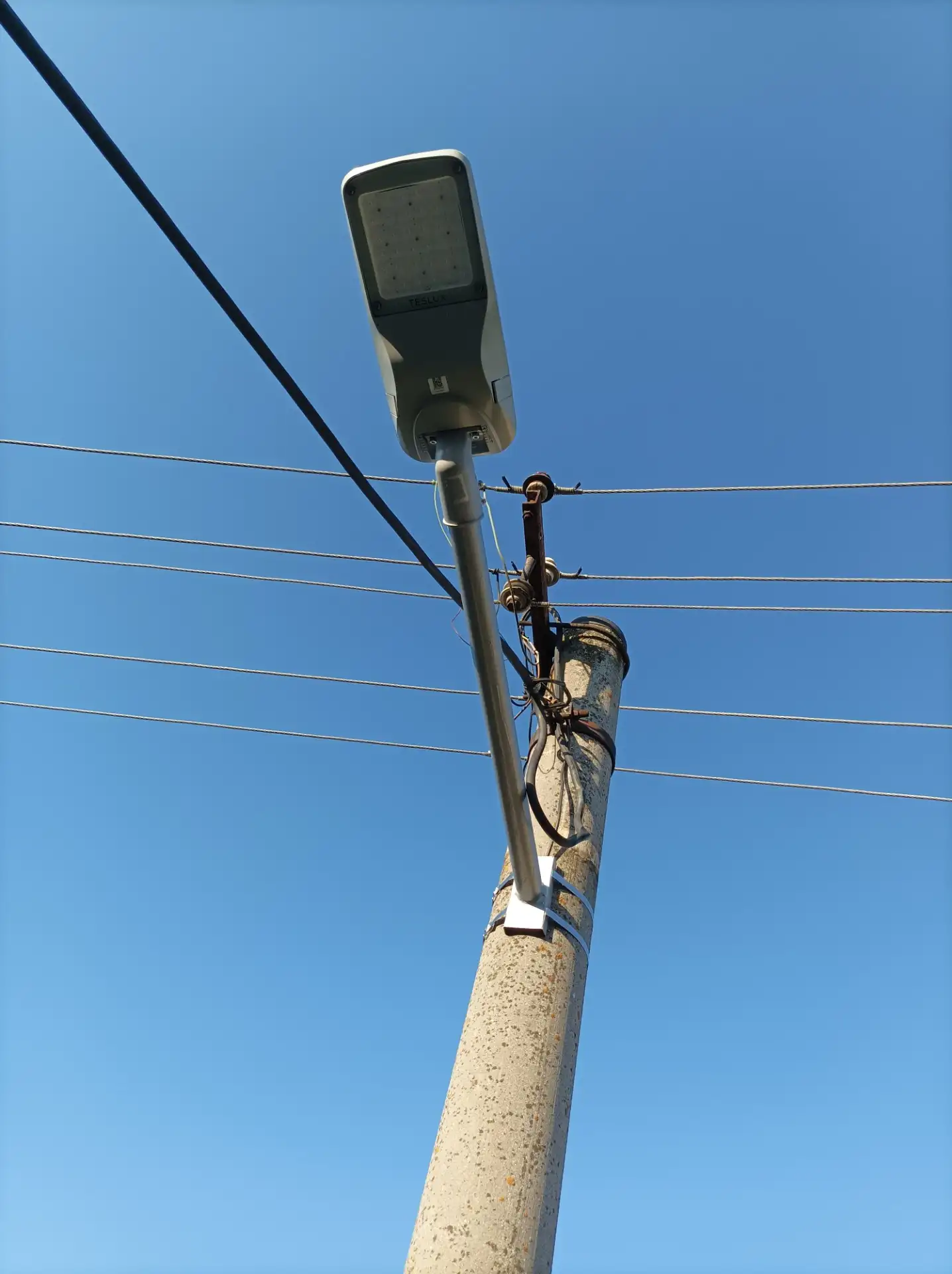 Detail moderní LED lampy veřejného osvětlení