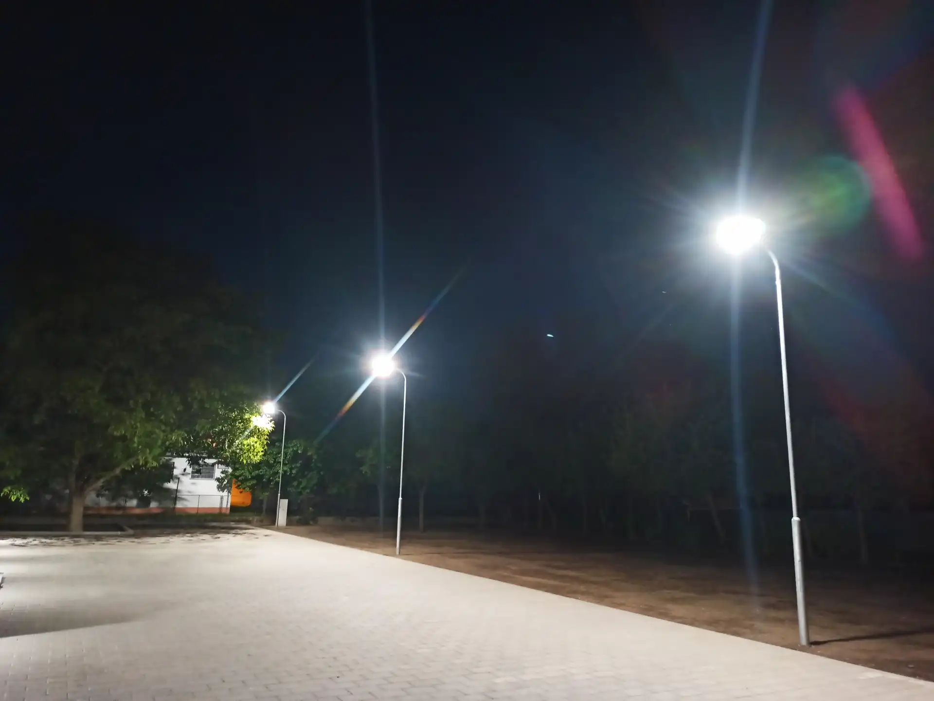 Noční LED osvětlení veřejného parkoviště