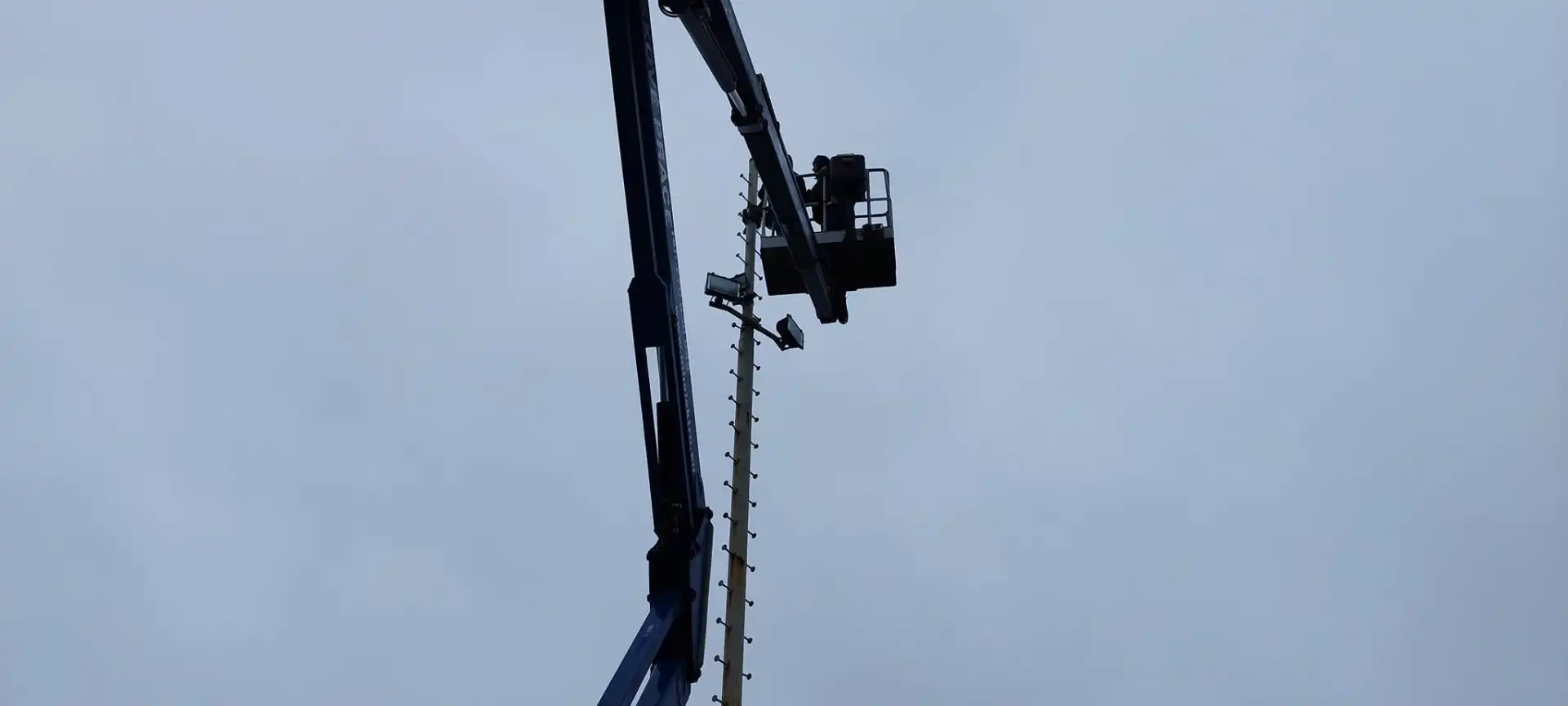 Opravy a servis veřejného osvětlení výškovou technikou